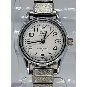 Classic Q&Q by Citizen Silver-tone Women's Quartz Watch